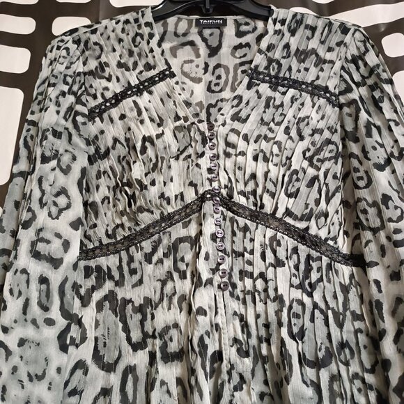 **Unleash Your Wild Side – Taifun Chiffon Cheetah Print Blouse** - Picture 2 of 5